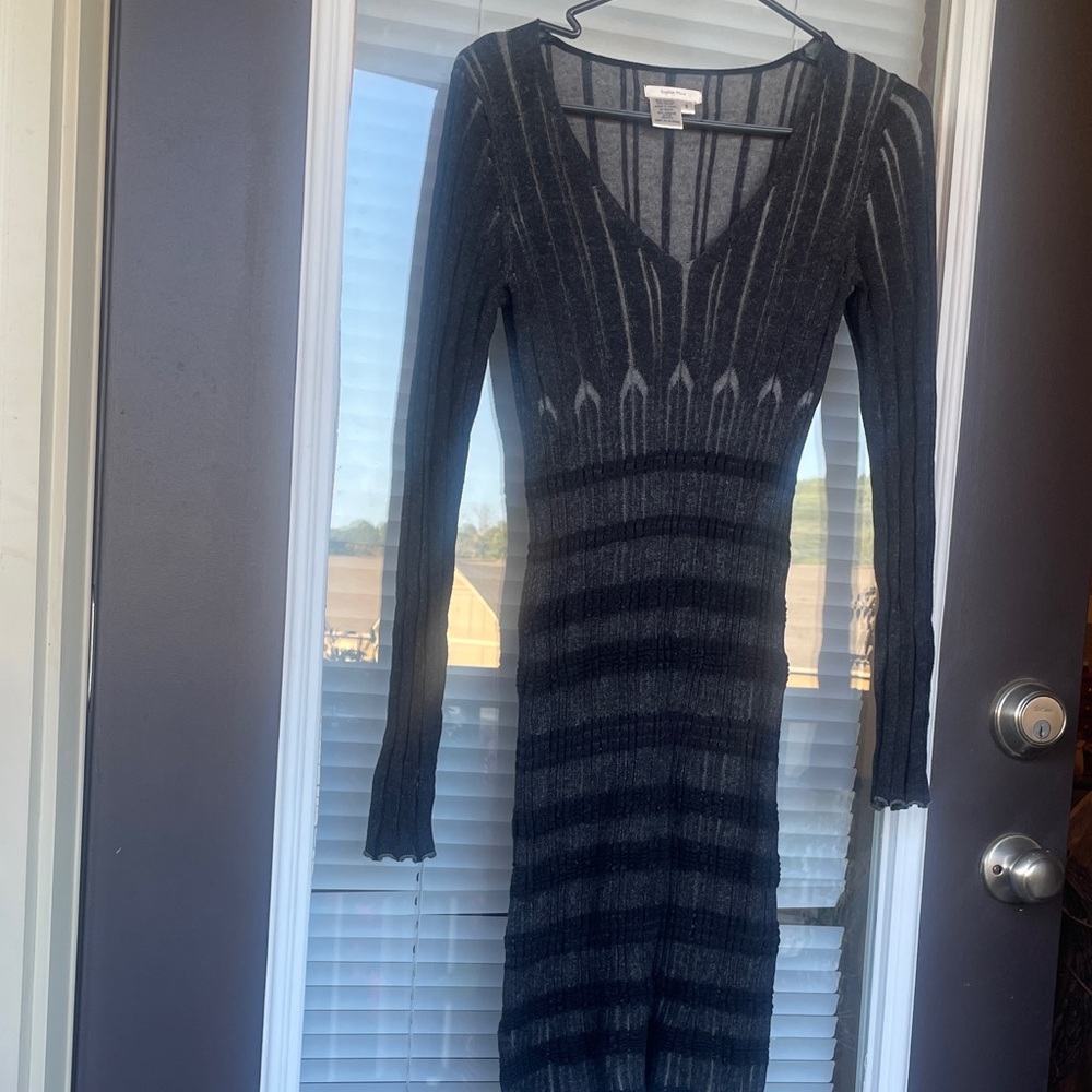 Sophie Max Ribbed V-Neck Body Con Long Sleeve Black & Gray Dress-S